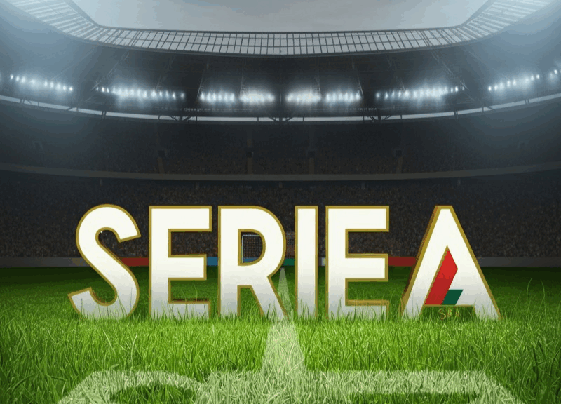 Un'immagine di un campo da calcio verde con la scritta "SERIE A" visibile al centro, circondato da uno stadio pieno di tifosi e luci brillanti. L'illustrazione rappresenta lo spirito competitivo della classifica scudetto Serie A.