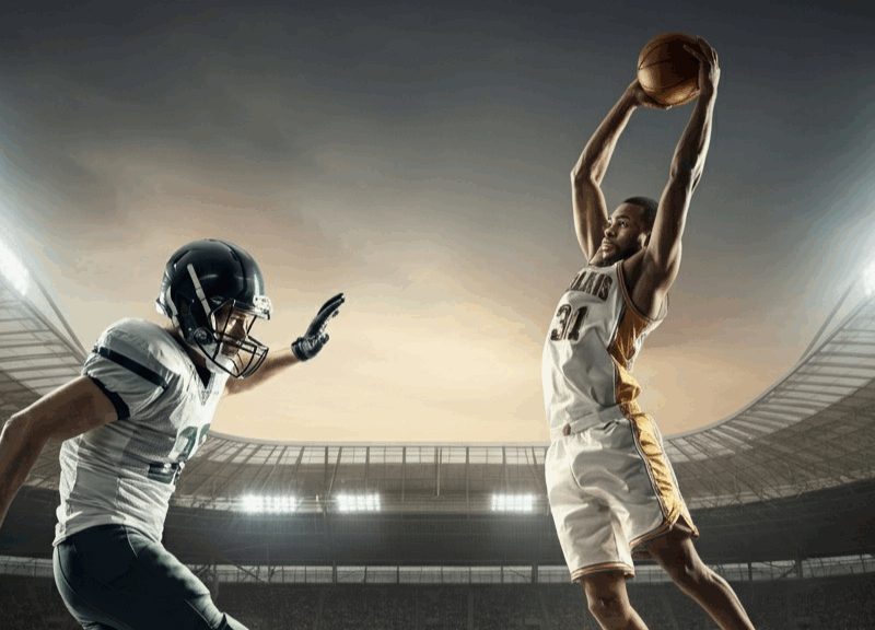 Calciatore e giocatore di basket in azione sotto le luci di uno stadio lussuoso, simbolo di successo e guadagni degli sportivi più pagati al mondo.