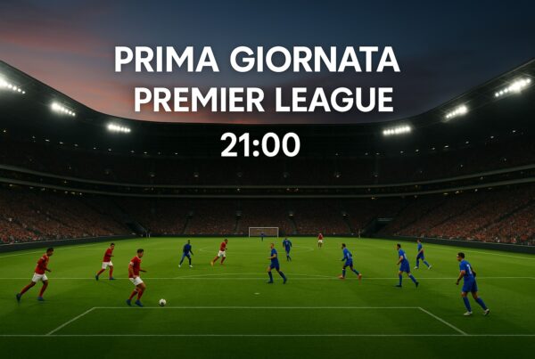 Stadio pieno al crepuscolo: partita della prima giornata Premier League con squadre in rosso e blu in area, maxi-scritta “PRIMA GIORNATA – PREMIER LEAGUE – 21:00”, nessun logo.