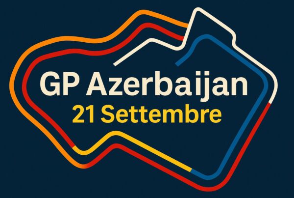 Grafica promozionale per il GP Azerbaijan 21 Settembre, con il tracciato stilizzato e linee colorate arancione, rosso e blu ispirate ai colori McLaren, Ferrari e Red Bull. Sfondo blu scuro, scritta centrale “GP Azerbaijan 21 Settembre” in bianco e giallo