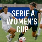Giocatrici di calcio femminile in azione durante una partita, con una calciatrice della Juventus che contrasta un’avversaria dell’Inter. In sovrimpressione appare la scritta SERIE A WOMEN’S CUP in caratteri bianchi su sfondo blu