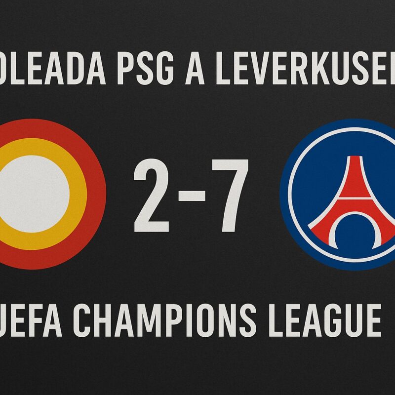 Giocatori del Paris Saint-Germain che festeggiano la goleada Psg a Leverkusen 7-2 in Champions League, con due cerchi colorati a rappresentare le squadre: rosso, bianco e giallo per il Leverkusen, blu, bianco e rosso per il PSG, sullo sfondo uno stadio illuminato e gremito di tifosi.