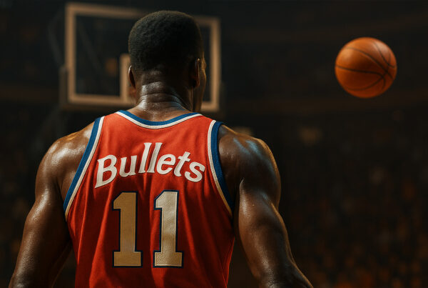 Illustrazione ispirata a Elvin Hayes, leggenda NBA, giocatore dei Bullets visto di spalle durante una partita in arena.