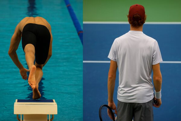Immagine divisa in due che richiama simbolicamente il tema Filippo Magnini contro Sinner: a sinistra un nuotatore visto di spalle mentre si tuffa in vasca, a destra un tennista dai capelli rossi, sempre di spalle, fermo sul campo in attesa del servizio.