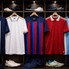 Le maglie di calcio più vendute esposte in uno spogliatoio moderno