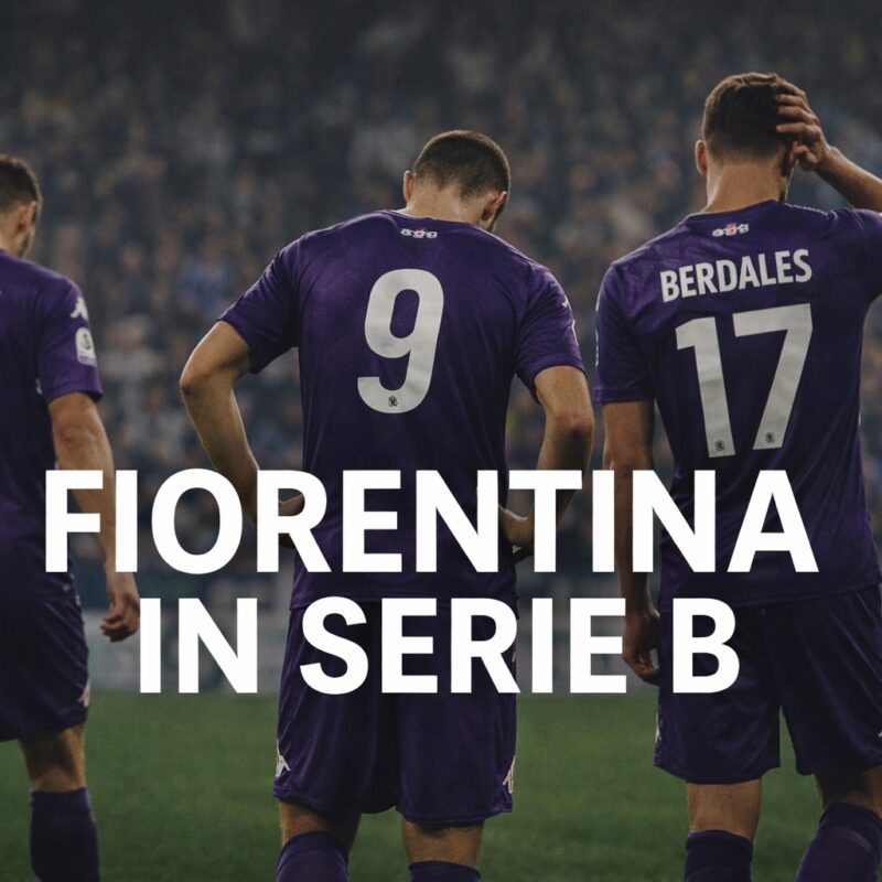 Giocatori della Fiorentina di spalle in maglia viola con la scritta Fiorentina in Serie B, immagine simbolo della crisi e del rischio retrocessione
