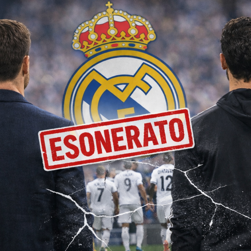 Xabi Alonso di spalle davanti al logo del Real Madrid dopo l’esonero