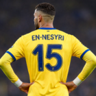 Youssef En-Nesyri di spalle in campo, pronto a ripartire in attacco