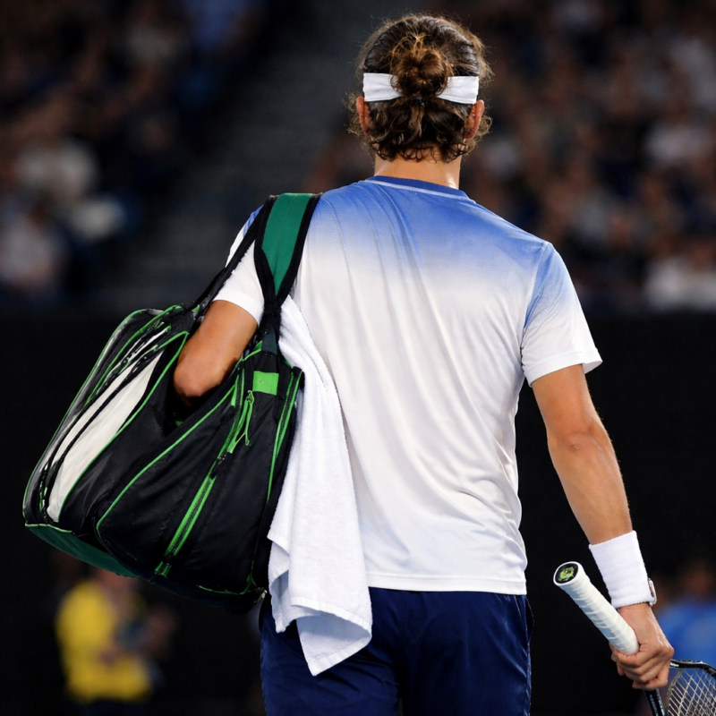 Musetti si ritira contro Djokovic agli Australian Open mentre lascia il campo di spalle