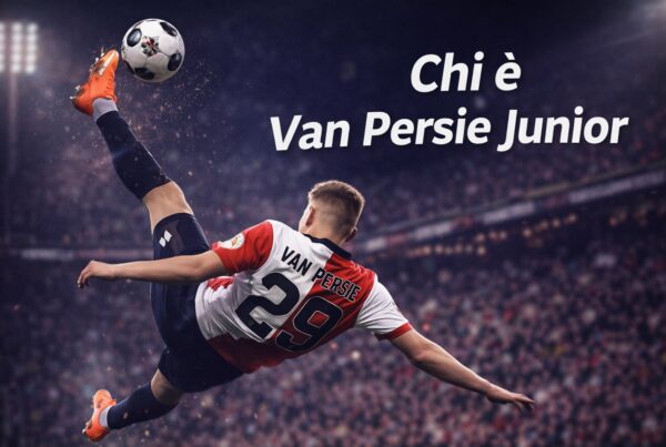 Grafica Chi è Shaqueel Van Persie Junior con giocatore di spalle in rovesciata, maglia Feyenoord numero 29 e pallone in aria sotto le luci dello stadio