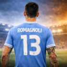 Perché la Lazio vende Romagnoli: il difensore visto di spalle allo stadio con la maglia biancoceleste