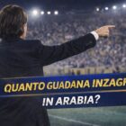 Simone Inzaghi di spalle in panchina mentre indica il campo con la scritta Quanto guadagna Inzaghi in Arabia?