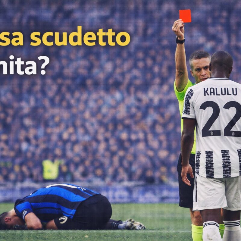 Kalulu di spalle con maglia bianconera numero 22 espulso con cartellino rosso mentre Bastoni è a terra, grafica con scritta Inter Juve Corsa scudetto è finita?.