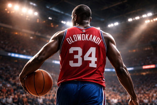 Michael Olowokandi di spalle in campo NBA con maglia Clippers durante una partita