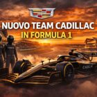 Grafica con monoposto e piloti Cadillac su pista con scritta Team Cadillac Formula 1 nuovo team.