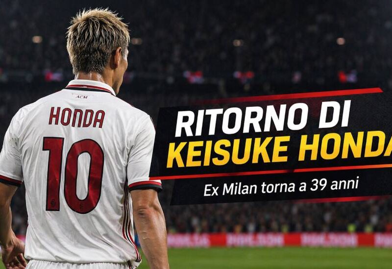 Ritorno di Keisuke Honda: giocatore di spalle con maglia bianca stile Milan allo stadio, grafica sportiva con titolo e sottotitolo