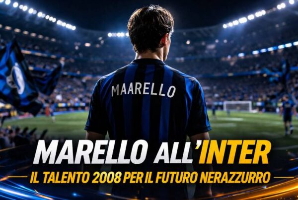Marello Inter: giovane calciatore di spalle con maglia nerazzurra e nome Marello in uno stadio illuminato