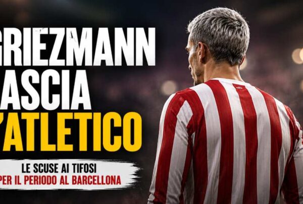 Grafica sportiva con Antoine Griezmann di spalle in maglia rosso-bianca e titolo “Griezmann lascia l’Atletico” con riferimento alle scuse ai tifosi per il periodo al Barcellona.