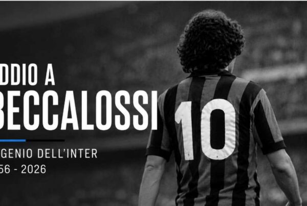Addio a Beccalossi: ex calciatore di spalle con maglia nerazzurra numero 10 in una scena commemorativa in bianco e nero