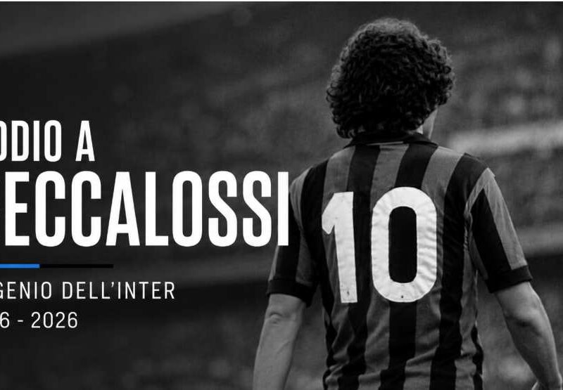 Addio a Beccalossi: ex calciatore di spalle con maglia nerazzurra numero 10 in una scena commemorativa in bianco e nero