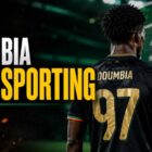 Issa Doumbia di spalle con maglia nera numero 97 in una grafica sportiva dedicata al possibile trasferimento allo Sporting.