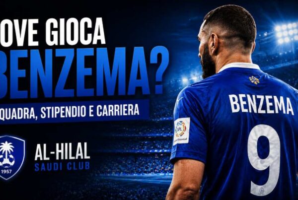 Dove gioca Benzema: attaccante di spalle con maglia blu numero 9 in uno stadio illuminato