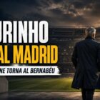 José Mourinho di spalle mentre entra in uno stadio illuminato in una grafica sportiva dedicata al suo possibile ritorno al Real Madrid.