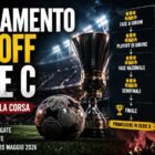 Grafica sportiva dedicata al regolamento playoff Serie C con grande trofeo, pallone da calcio, tabellone delle fasi promozione e scritte “Regolamento playoff Serie C” e “Come funziona la corsa alla Serie B”.