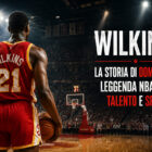 Wilkins di spalle su un campo NBA, immagine illustrata dedicata alla storia di Dominique Wilkins tra talento, schiacciate e sfide della sua carriera.