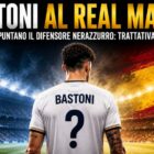 Bastoni al Real Madrid in una grafica sportiva dedicata al calciomercato 2026. Il difensore italiano è raffigurato di spalle con la scritta Bastoni sulla maglia bianca e un grande punto interrogativo al posto del numero. Sullo sfondo uno stadio illuminato con colori che richiamano la Spagna e il titolo "Bastoni al Real Madrid"