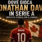 Immagine in stile poster sportivo cinematografico con Jonathan David visto di spalle, maglia rossa del Canada con numero 10 e nome “David”, all’interno di uno stadio illuminato da riflettori dorati. Sullo sfondo compare una grande bandiera canadese e il titolo Dove gioca Jonathan David in Serie A, con sottotitolo “Tripletta storica con il Canada”.