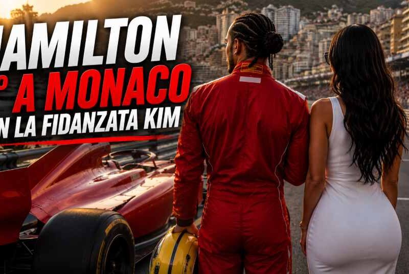 Lewis Hamilton 2° a Monaco con Kim Kardashian in una grafica sportiva ambientata nel Principato. Il pilota Ferrari è ripreso di spalle accanto a Kim Kardashian, anch'essa di spalle, vicino a una monoposto rossa senza loghi ufficiali. Sullo sfondo si vedono il porto di Monaco, gli yacht, il circuito cittadino e il titolo “Hamilton 2° a Monaco con la fidanzata Kim ”, dedicato al podio del pilota britannico nel Gran Premio di Monaco 2026.