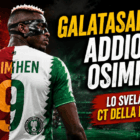 Grafica sportiva su “Galatasaray, addio a Osimhen?” con il giocatore di spalle, volto girato di lato e mascherina nera visibile, maglia divisa tra colori del Galatasaray e della Nigeria, grande punto interrogativo rosso e sottotitolo il fatto che Osimen lascia il Galatasaray “Lo svela il CT della Nigeria”.