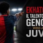 Ekhator di spalle con la maglia rossoblù del Genoa mentre osserva il campo, immagine dedicata al suo possibile trasferimento verso la Juventus.