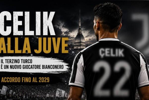 Celik alla Juve: immagine editoriale in formato 16:9 con un calciatore di spalle che indossa una maglia bianconera, all'interno di uno stadio illuminato in notturna. Sullo sfondo compare una grande "J" volutamente sfocata, mentre il titolo richiama il trasferimento del difensore turco alla Juventus con accordo fino al 2029.