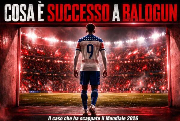 Immagine editoriale sportiva su Balogun visto di spalle all’ingresso dello stadio, con luci rosse, atmosfera da Mondiale 2026 e titolo: Cosa è successo a Balogun?