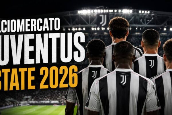Calciomercato Juventus estate 2026: grafica editoriale con cinque calciatori raffigurati di spalle in maglia bianconera davanti a uno stadio illuminato, accompagnata dal titolo dedicato al mercato estivo della Juventus.