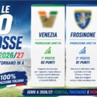 Chi sono le neo promosse in Serie A 2026: Venezia, Frosinone e Monza promosse per la stagione 2026/27, con grafica nei colori dell’Italia.