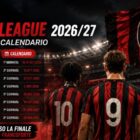Milan Europa League 2026/27, tre calciatori rossoneri di spalle nello stadio con calendario e avversarie della fase campionato.