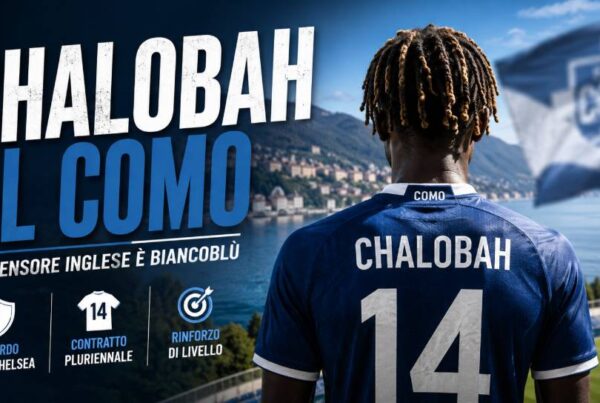 Chalobah al Como: immagine editoriale con il difensore inglese raffigurato di spalle in maglia blu, affacciato sul lago e sullo stadio, con il titolo dedicato al suo trasferimento al Como.