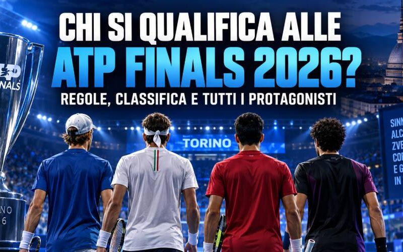 Chi si qualifica alle ATP Finals 2026: quattro tennisti rappresentati di spalle davanti al campo di Torino, con trofeo, classifica e riferimento ai protagonisti Sinner, Alcaraz, Zverev e Cobolli.