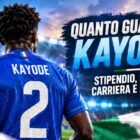 Quanto guadagna Kayode: immagine editoriale con calciatore azzurro di spalle in uno stadio e riferimento a stipendio, carriera e Nazionale.
