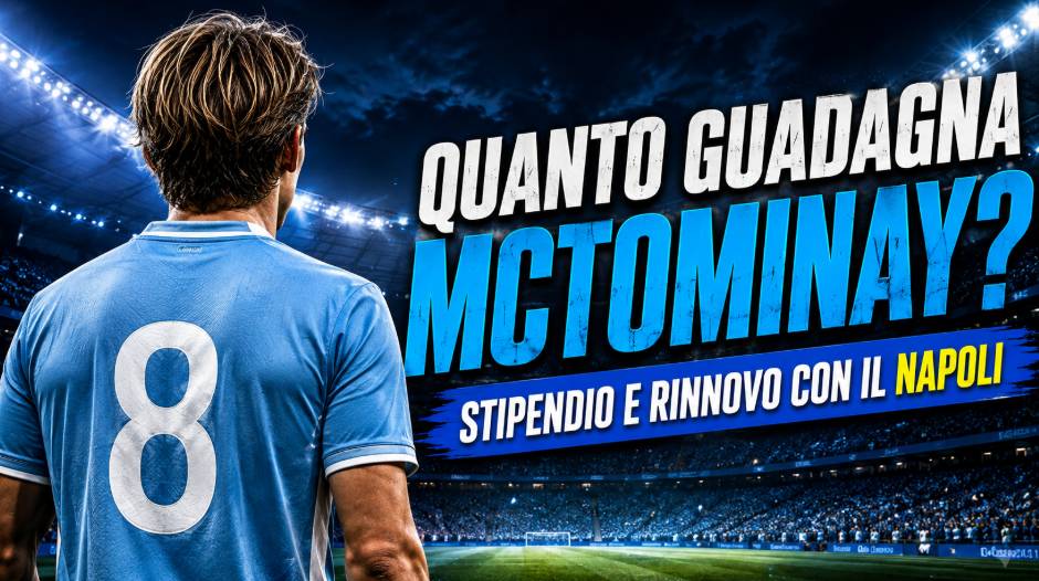 Quanto guadagna McTominay: calciatore di spalle con maglia azzurra numero 8 nello stadio, con riferimento a stipendio e rinnovo con il Napoli.