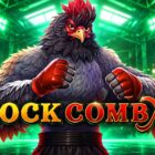 Slot Cock Combat di WorldMatch con gallo combattente e guantoni rossi in un'arena illuminata di verde.